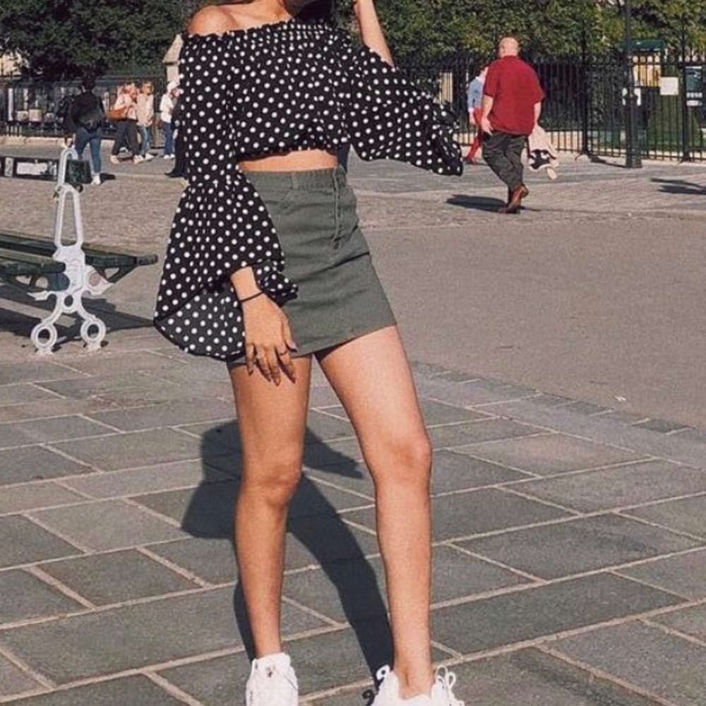 Off the shoulder bell sleeve polka dot crop top